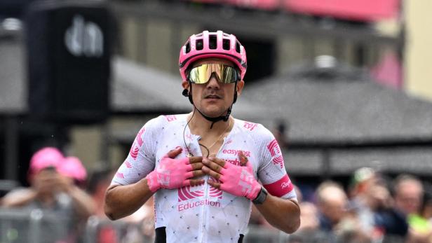 Solosieger: Richard Carapaz gewann in Castelnovo ne' Monti.