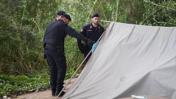 Migrants illegal tent city cleared in Ventimiglia Migrants illegal tent city cleared in Ventimiglia