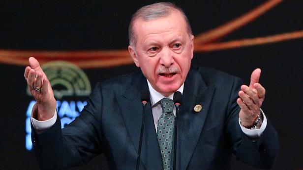 FILE PHOTO: Turkish President Tayyip Erdogan addresses the audience at Antalya Diplomacy Forum