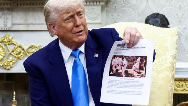 FILE PHOTO: U.S. President Donald Trump meets South African President Cyril Ramaphosa at the White house FILE PHOTO: U.S. President Donald Trump meets South African President Cyril Ramaphosa at the White house