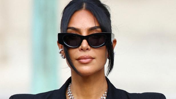 Kim Kardashian takes stand in Paris robbery trial