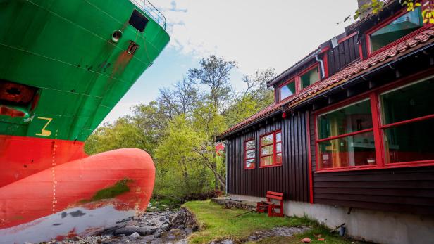 Container ship ground support in Trondheimsfjorden