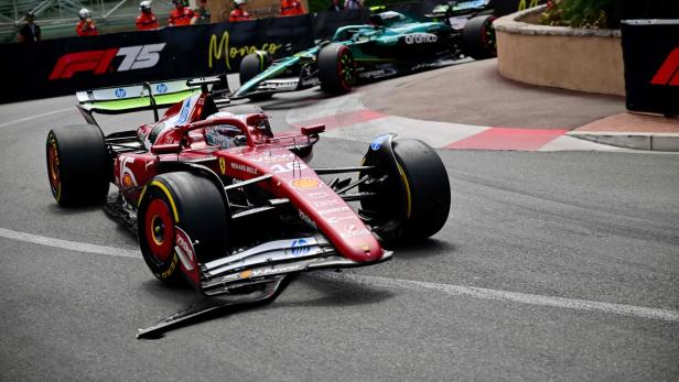 Nase ab: Charles Leclerc demolierte den Frontflügel an seinem Ferrari. Nase ab: Charles Leclerc demolierte den Frontflügel an seinem Ferrari.