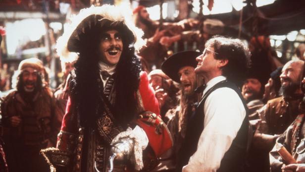 Schon um 11 Uhr hat „Hook“ seine Probleme mit Peter Pan (Robin Williams) (Sat.1)
