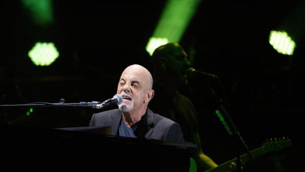 Musiker Billy Joel am Klavier