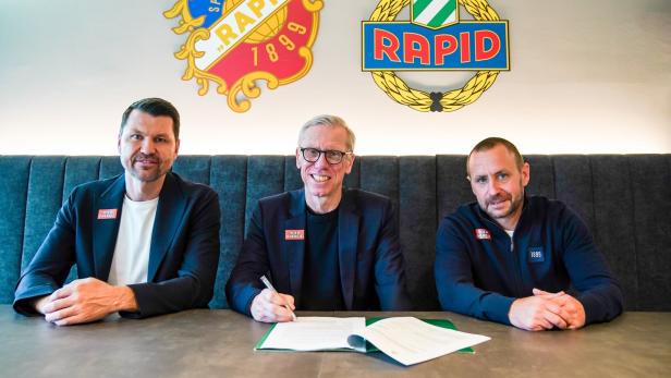 Trainer Peter Stöger (Mitte) mit den Rapid-Geschäftsführern Katzer (li.) und Hofmann
