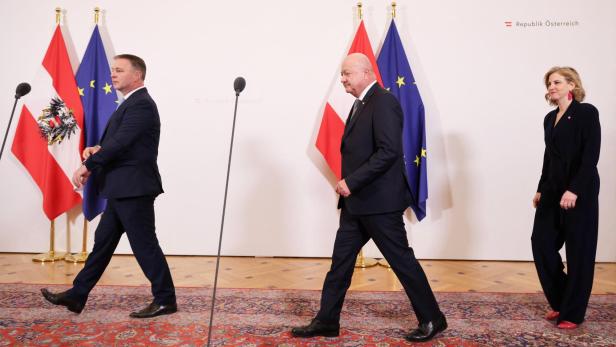 Austrian cabinet holds policy retreat Austrian cabinet holds policy retreat