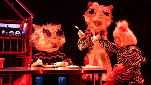 „Kitty“ bei den Festwochen: Hello Kitty und die Kawaii-Kannibalen