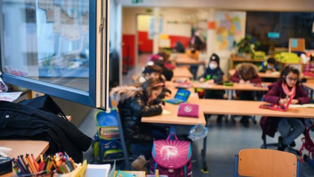 GERMANY-HEALTH-VIRUS-SCHOOL Lüften im Klassenzimmer