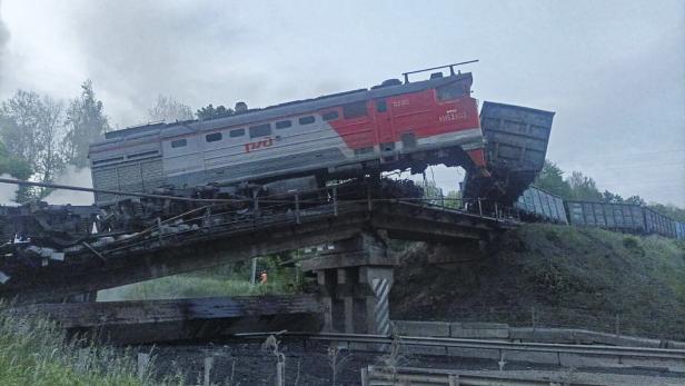 At least 7 people dead after bridge collapses on passenger train in Vygonichsky district