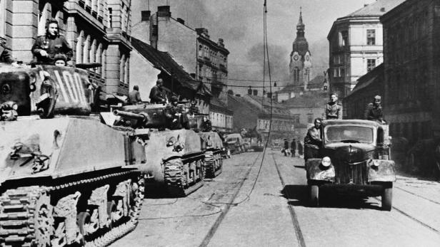 Brno, osvobození, Rudá armáda, tank---Brno, osvobozeni, Ruda armada, tank Brno, osvobození, Rudá armáda, tank---Brno, osvobozeni, Ruda armada, tank