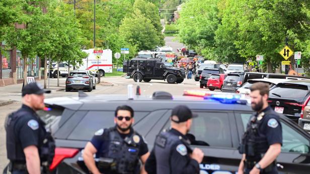 Die Polizei untersucht einen Angriff in Boulder, bei dem mehrere Menschen verletzt wurden.