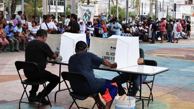 Mexikaner wählen ihre Richter in einer beispiellosen Wahl.