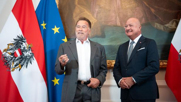 FOTO- UND FILMTERMIN VOR AUSTRIAN WORLD SUMMIT AM 3.6. - BUNDESKANZLER STOCKER EMPFÄNGT ARNOLD SCHWARZENEGGER FOTO- UND FILMTERMIN VOR AUSTRIAN WORLD SUMMIT AM 3.6. - BUNDESKANZLER STOCKER EMPFÄNGT ARNOLD SCHWARZENEGGER