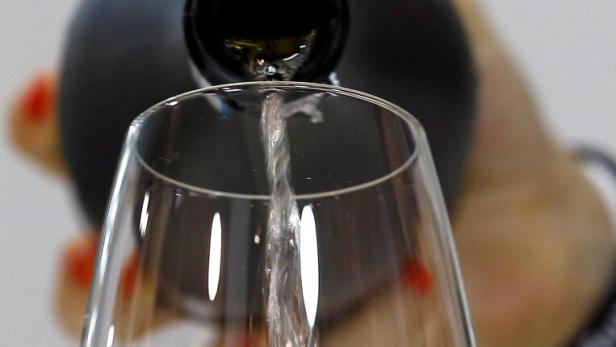 FILE PHOTO: A sommelier pours a glass of Zonin prosecco sparkling wine at the 50th Vinitaly international wine and spirits exhibition in Verona