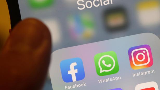 Facebook services, apps down for tens of thousands worldwide Facebook services, apps down for tens of thousands worldwide