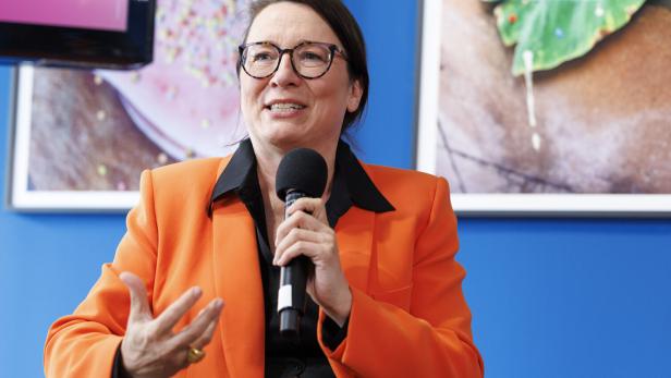 Paasikivi bei der Pressekonferenz „Programm 2025“ der Bregenzer Festspiele.
