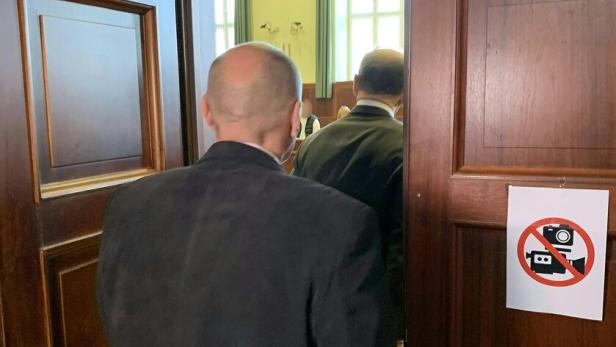 NIEDERÖSTERREICH: PROZESS UM MISSBRAUCH DER AMTSGEWALT UND GELDWÄSCHEREI GEGEN 56-JÄHRIGEN, DER ALS POLIZIST JAHRELANG BUSSGELDER UNTERSCHLAGEN HABEN SOLL