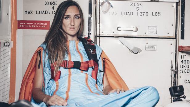 Lisa Buchner Wingsuit