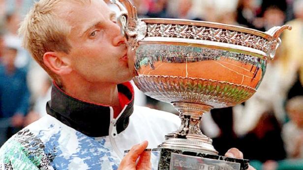 ARCHIVBILD / TENNIS: MUSTER GEWINNT FRENCH OPEN 1995