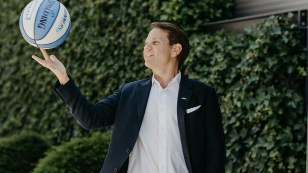 Matthias Unger hält Handball