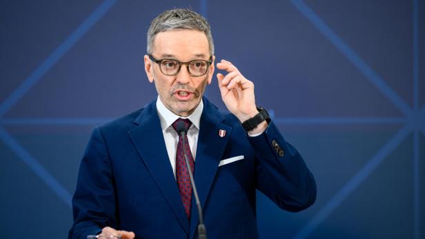 Press conference on coalition talks between OeVP and FPOe in Austria