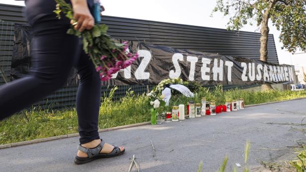 Kerzen vor Schule in Graz