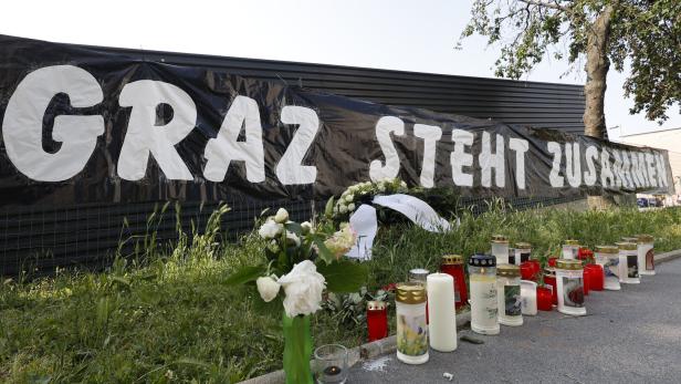 Kerzen vor Schule nach Amoklauf
