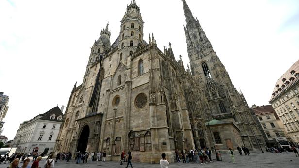 AMOKLAUF IN GRAZ: STEPHANSDOM SCHWARZ BEFLAGGT