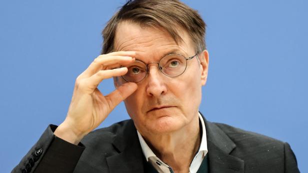 Der deutsche Gesundheitsminister stellt die elektronische Patientenakte (ePA) vor.