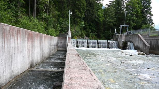 Für die Errichtung von Kleinwasserkraftwerken samt Fischaufstiegen sind Querbauwerke in Fließgewässern ideal.