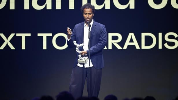 VERGABE "ÖSTERREICHISCHER FILMPREIS 2025": MO HARAWE (BESTES DREHBUCH/BESTE REGIE) VERGABE "ÖSTERREICHISCHER FILMPREIS 2025": MO HARAWE (BESTES DREHBUCH/BESTE REGIE)