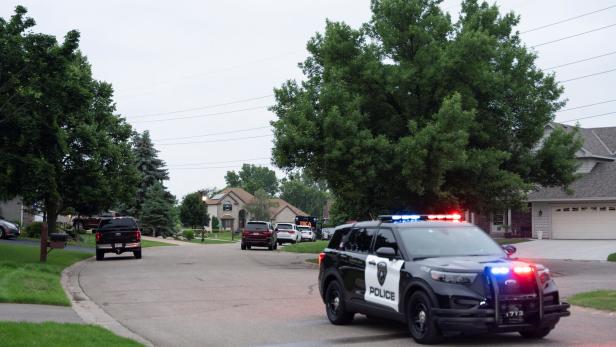 Minnesota police, FBI hunt suspect in deadly shooting of Democratic state lawmakers