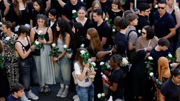 Graz community members attend a last coming together after state mourning following school shooting