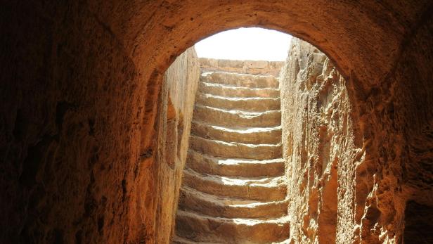 Unterirdische Treppen führen hinauf ins Sonnenlicht