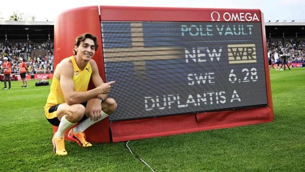 CORRECTION-ATHLETICS-SWE-DIAMOND-WORLD RECORD