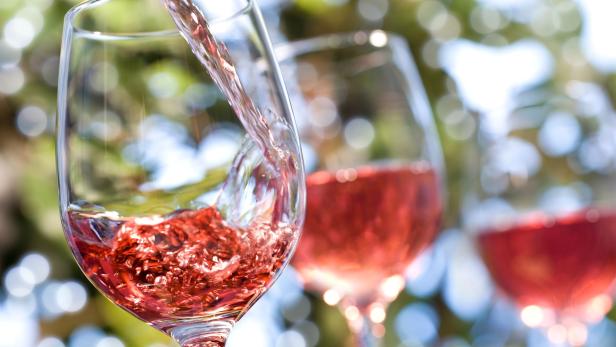 Leichter Sommerwein und Sparkling Tea sind im Trend.