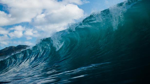 Monster-Welle reißt mehrere Schwimmer in Mexiko mit.
