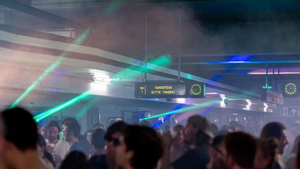 Wiener Linien Rave geht in die zweite Runde: U3-Staition wird zum Dancefloor.