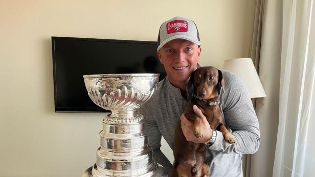 Andre Niec mit dem Stanley Cup