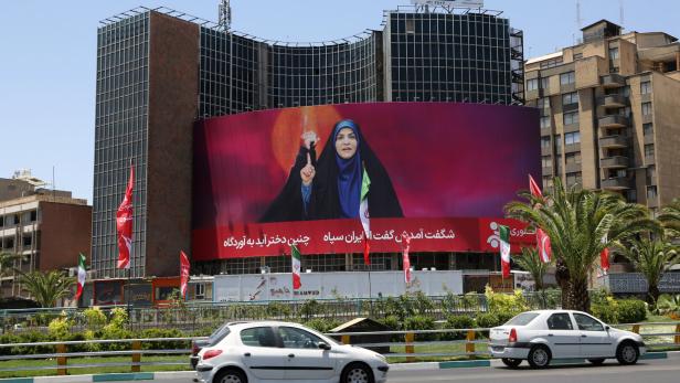 Iranian TV presenter Sahar Emami declared as hero after live broadcast attack