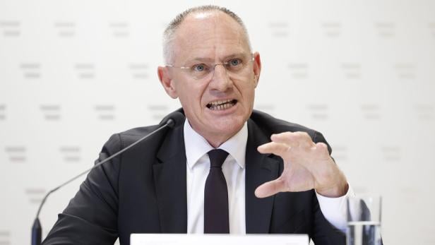 AMOKLAUF IN GRAZ: PK LANDESPOLIZEIDIREKTION STEIERMARK, INNENMINISTERIUM "ERMITTLUNGSSTAND" / KARNER (ÖVP)