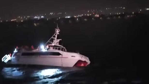 Ein Schiff ist vor der kroatischen Stadt Zadar untergegangen.