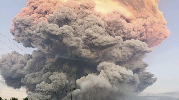 Lewotobi Laki-Laki volcano erupts in Indonesia