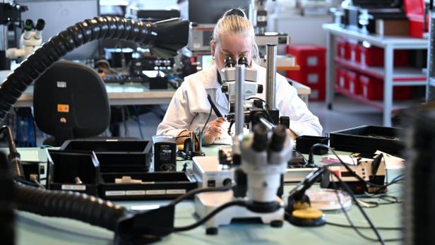 ++ THEMENBILD ++ HIGHTECH-PROTHESEN / FORSCHUNG / ENTWICKLUNG / GESUNDHEIT / MEDIZINTECHNIK / KÜNSTLICHE INTELLIGENZ