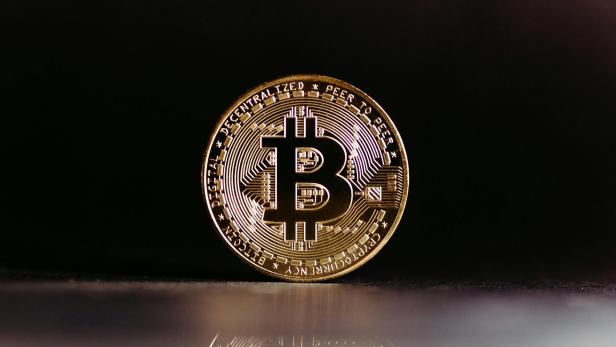 Bitcoin ist eine Kryptowährung, die zum Kauf und Verkauf von Waren und Dienstleistungen verwendet wird.
