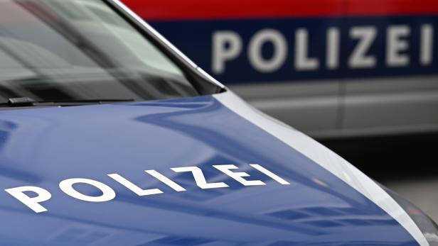 Polizeischriftzug auf Polizeiauto
