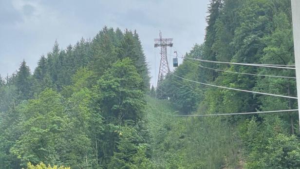 Seilbahn über Waldgebiet in Vorarlberg