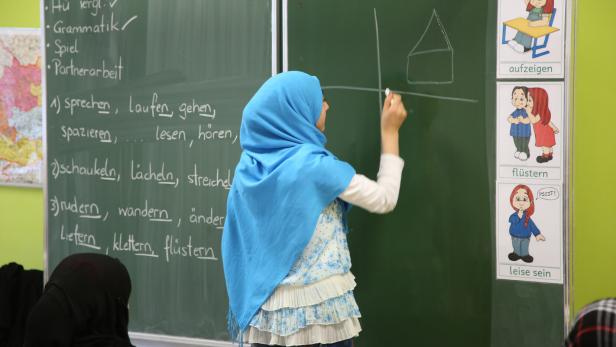 Lehrerin an der Tafel