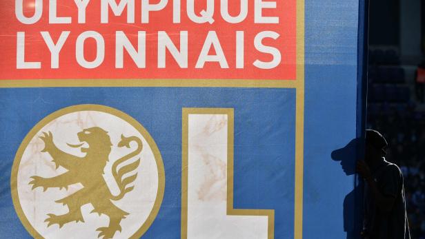 Das Logo von Olympique Lyon mit einem goldenen Löwen und dem Buchstaben L.